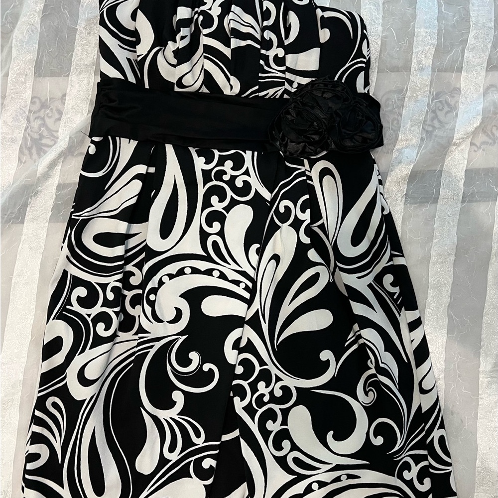 Elegant Black and White Strapless Dress